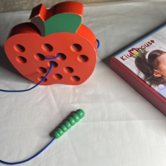 Pre-owned Threading Big Apple: A Wooden Toy for Caterpillar Weave Thru‎ Fun - Picture 4 of 6
